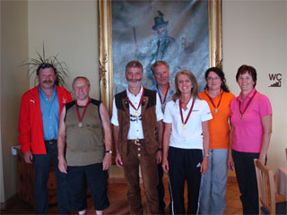 von links: LSM Julius Vorhofer, 2. Johann Flrl, Sieger Herren Friedl Engensteiner, 3. Alois Weber, Siegerin Damen Gudrund Giner, 3. Claudia Schafferer, 2. Anni Schroll
