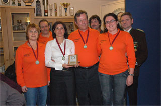 Stehend 3. Platz - Absam: vorne: Brstle Charlotte, Till Karin, Mair Hermann, Schafferer Claudia