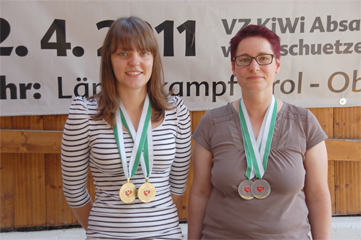 Damen: von links: Siegerin Olivia Hofmann (Htting), 2. Martina Chamson (IHG)