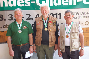 Seniorne2: von links: 2. Franz Oberdanner (Hall), Bezirksmeister Arno Gufler (Hall), 3. Gerhard Leschinger (Hall) 